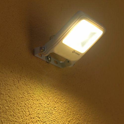 Ledvance Endura Flood LED reflektor, 10W, 3000K, 800lm, IP65, fehér