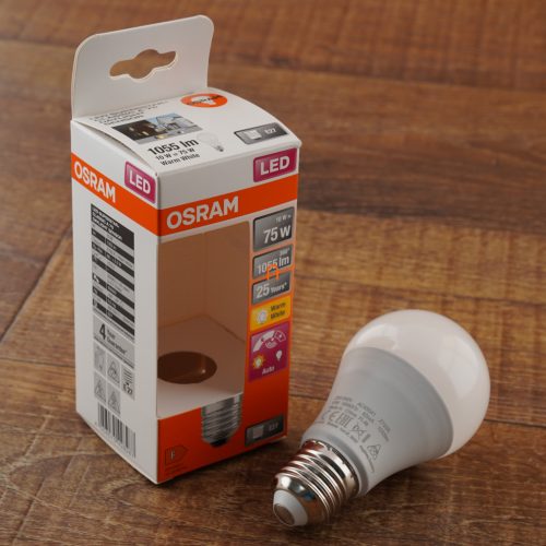 Osram E27 LED Star+  10W 1055lm 2700K melegfehér, fényérzékelővel - 75W izzó helyett